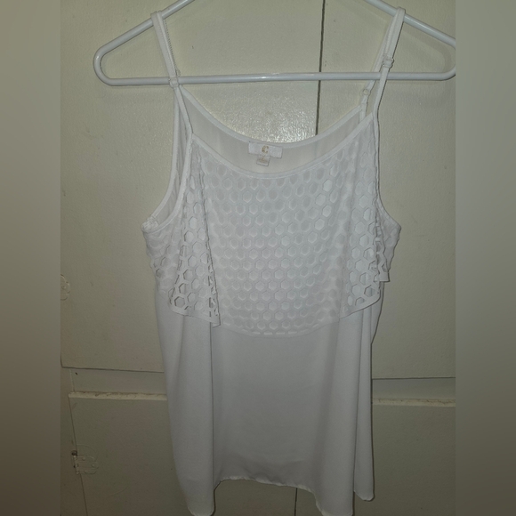 Chic White Sleeveless Tank with Textured Detail-Size Large - Picture 3 of 4